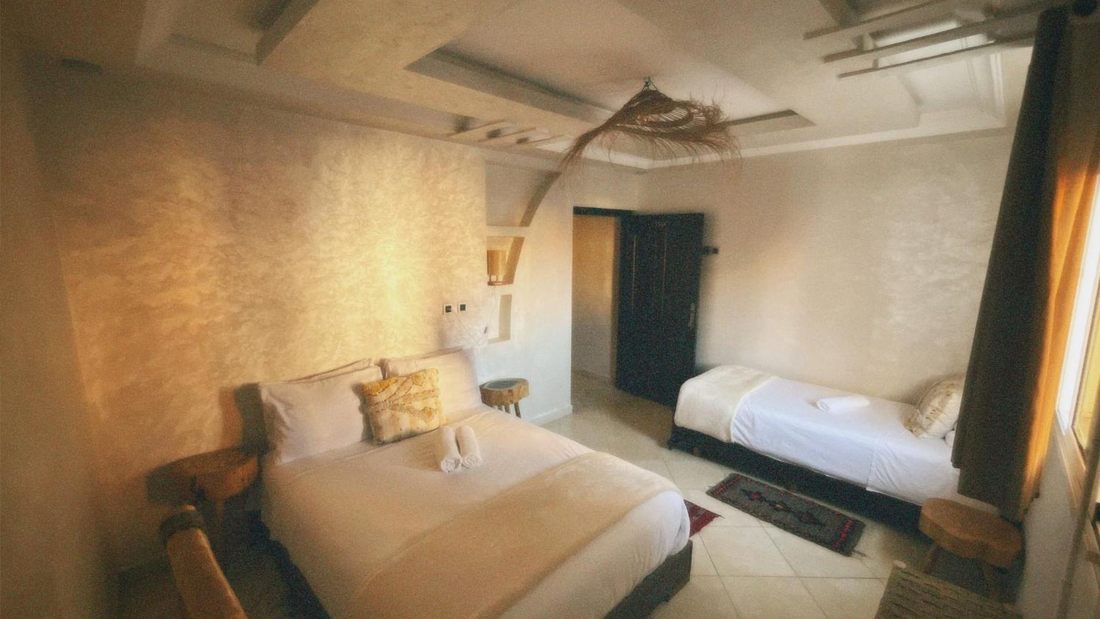 Triple room with a queen bed and a twin bed